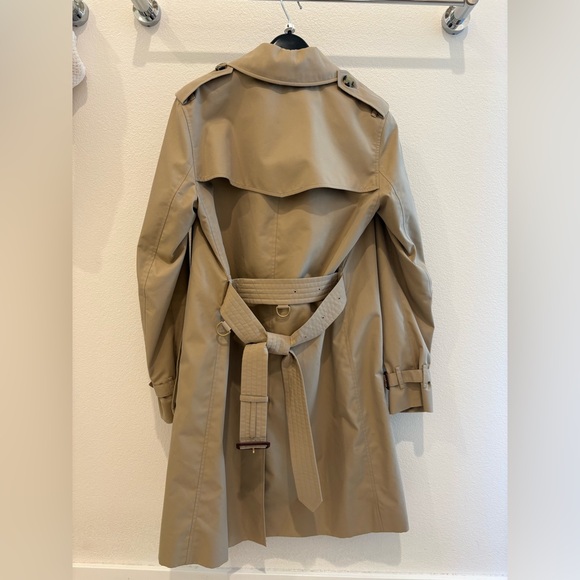 Authentic Burberry Women Beige Trench Coat - size 4 - Picture 2 of 6